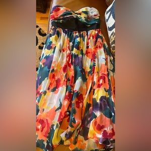 Limited strapless floral midi dress